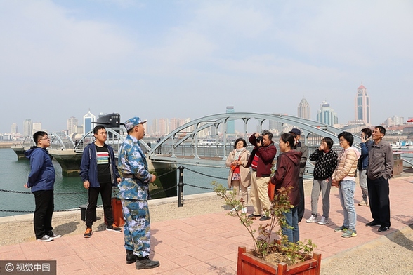 Nuclear submarine opens its doors to public in Qingdao