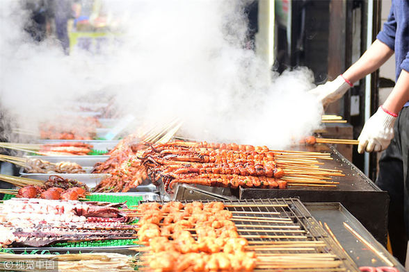 Street food lights up festive mood in E China's Qingdao