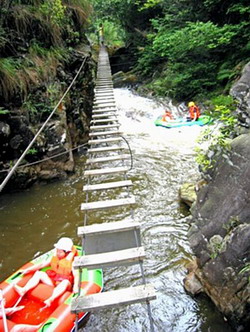 Rafting in Qingyuan