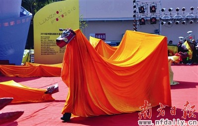 Wooden lion dance: living fossil of history of Yao ethnic group in Lianzhou