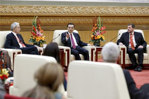 Premier meets with foreign experts