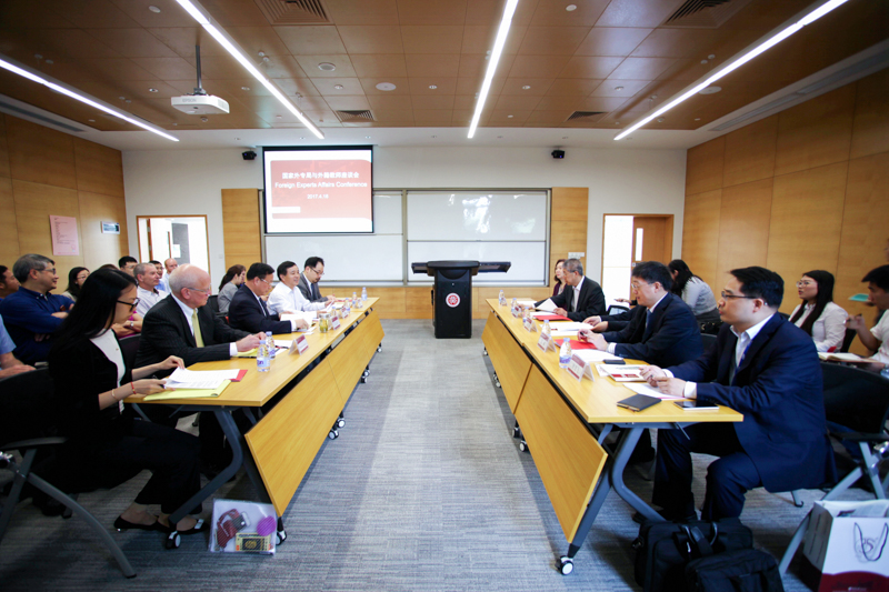 SAFEA official visits Peking University Shenzhen Graduate School