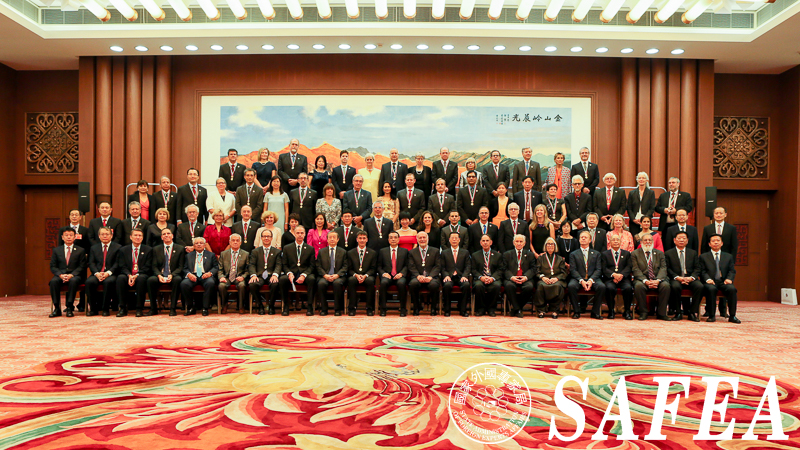 Premier Li meets with Friendship Award recipients <BR>