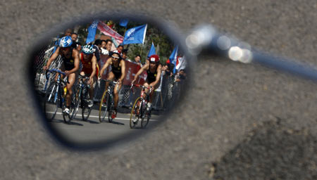 Wang Yi claims women's triathlon title