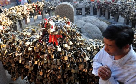 Taishan's heart-linking locks lock family happiness