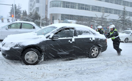 Snowstorm raids Shandong province