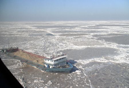 Ship trapped by sea ice rescued