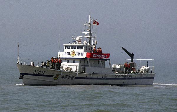 Local police crack down on illegal fishing activities in E China