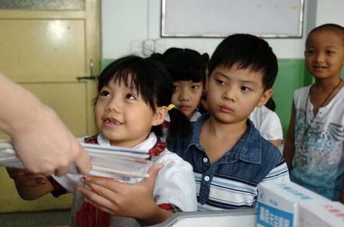 Pupils in Shandong greet new semester