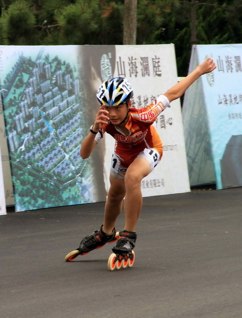 Skating competition attracts 13 teams