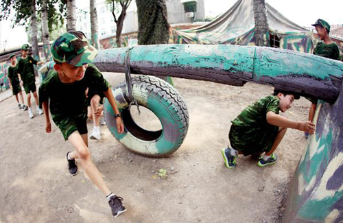 Pupils enjoy summer military training in Jinan
