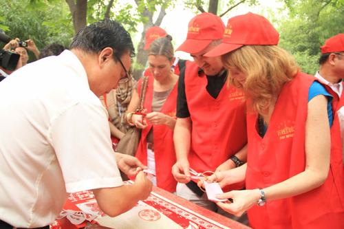 Foreign friends engage in Jinan's city management