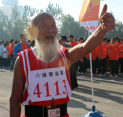 3000 climbers compete in Taishan