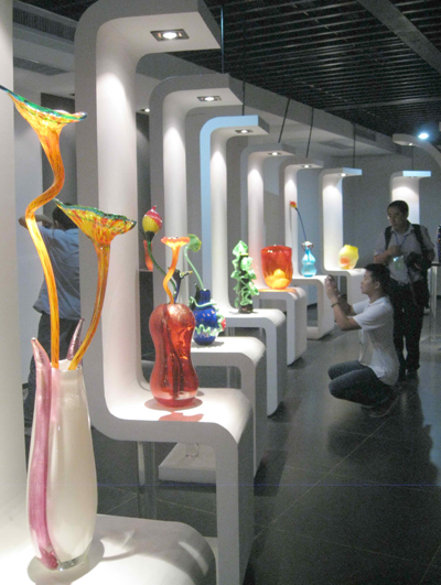 Zibo's colored glass favored worldwide