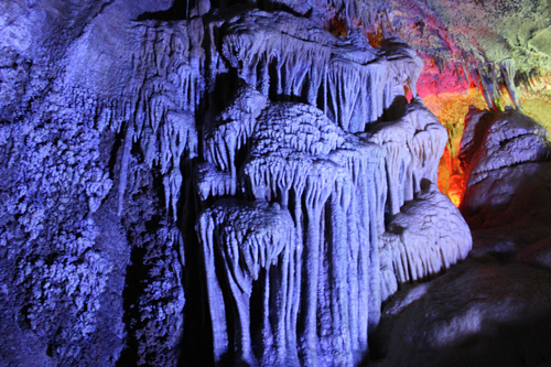 Jiutian Cave at its best in fall