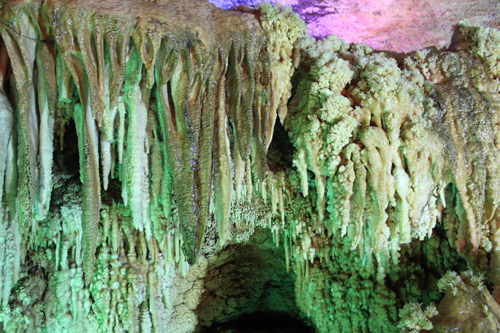Jiutian Cave at its best in fall