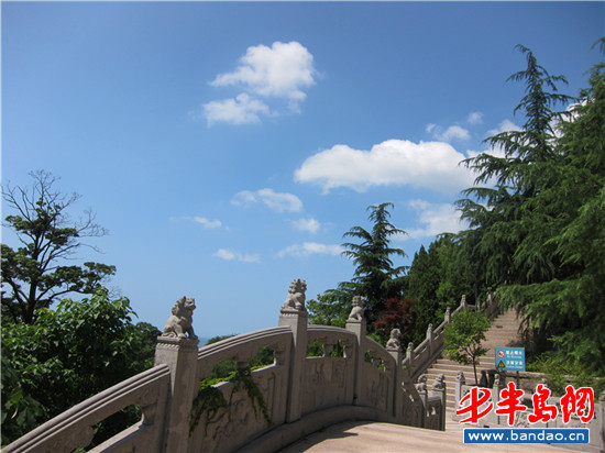 Scenic Laoshan features architectural gems