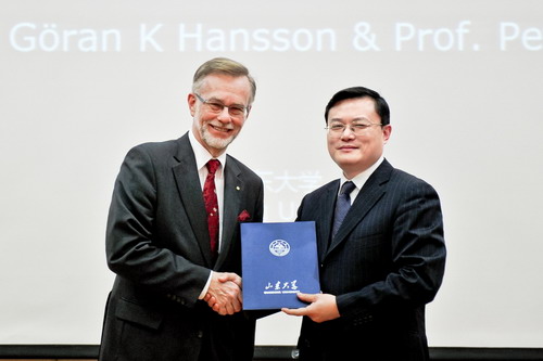 Shandong University awards honorary professorship to two foreign distinguished academics