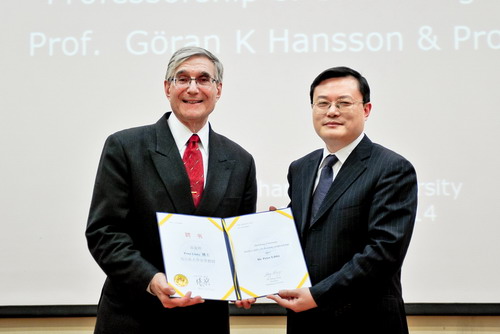 Shandong University awards honorary professorship to two foreign distinguished academics