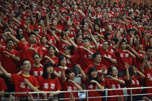 Little Apple group dance breaks record