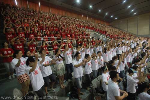 Little Apple group dance breaks record