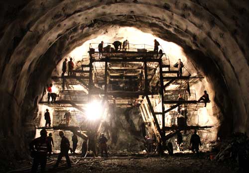 Baoji-Lanzhou railway line under construction