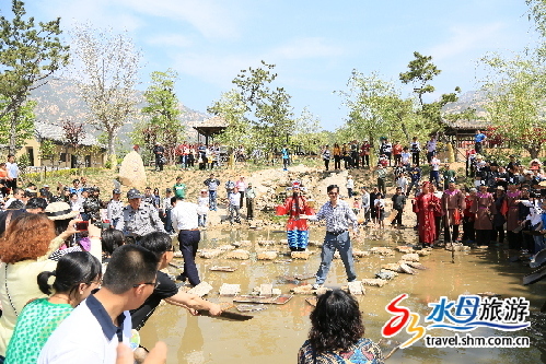 Yantai gold mining town attracts visitors with 200,000 yuan gold