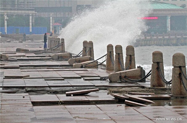 Strong winds and billow hit Yantai, E China's Shandong