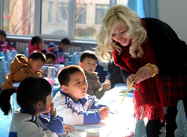 Foreign teaching starts young in Qingdao