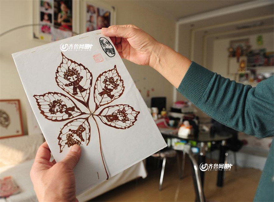 Creating a big world through leaf carving