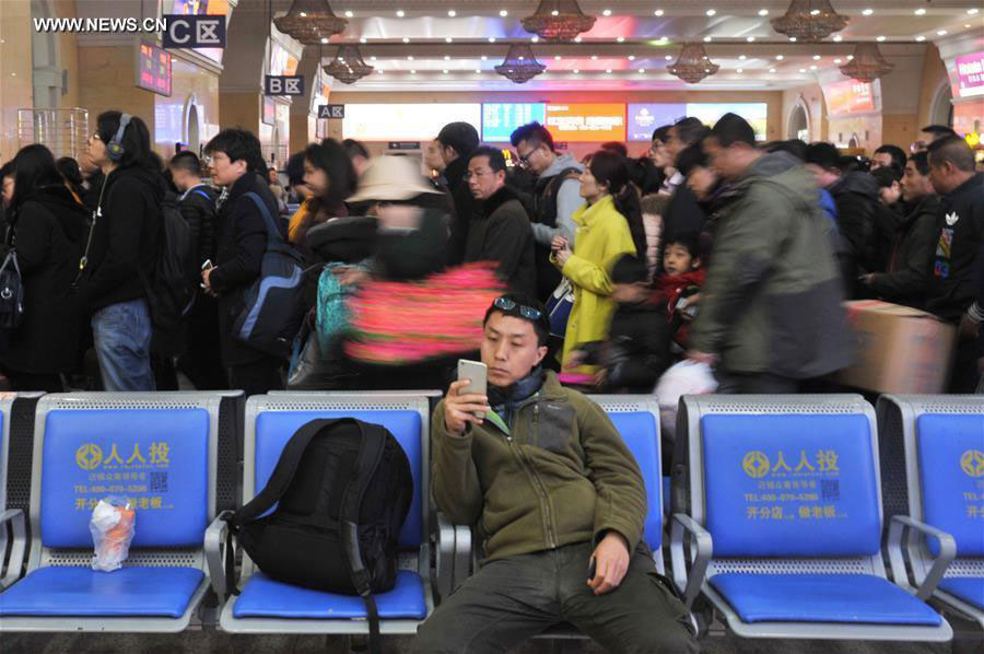 Railway station witnesses travle peak as Spring Festival holiday comes to end