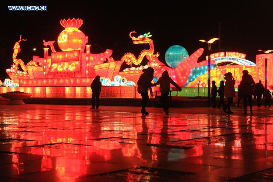 Lantern show held for Chinese Spring Festival in E China