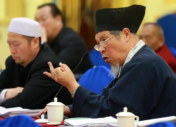 Religious master attend panel discussion during Two Sessions