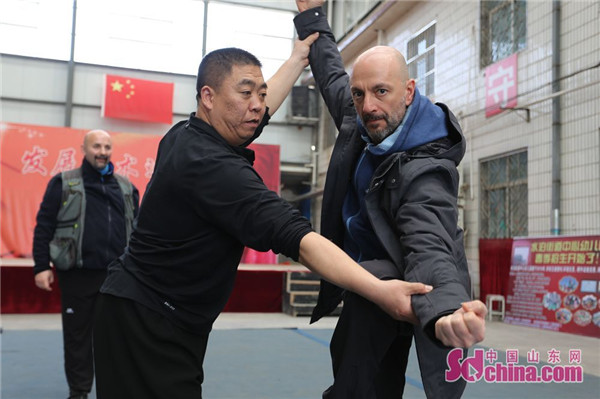 International martial arts lovers learn Kung fu in Jining