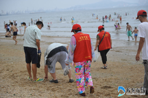 Yantai strives to clean its bathing beach