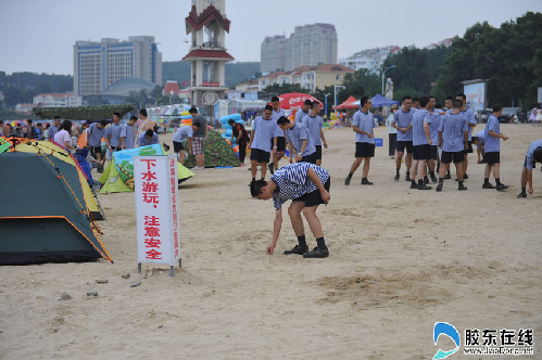 Yantai strives to clean its bathing beach