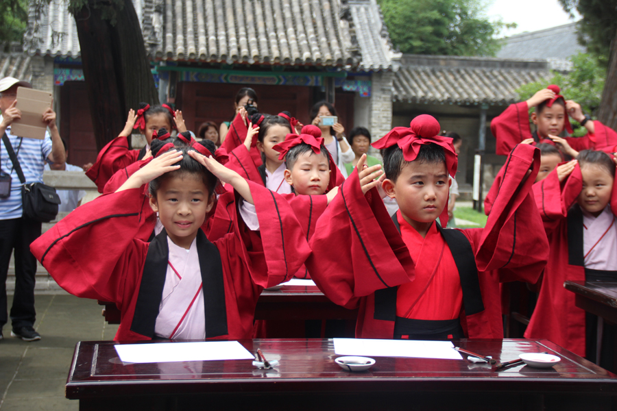 Children experience First Writing Ceremony in Shandong