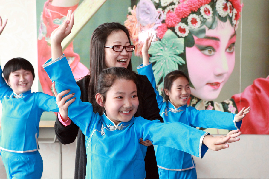 Children learn Lu Opera in Dongying