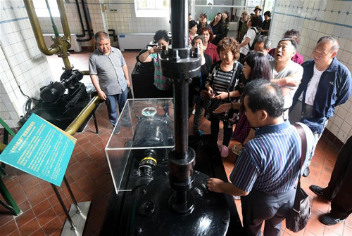 Tourists visit beer museum in Qingdao