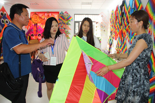 Foreign media tour China's ‘City of Kites’<BR>