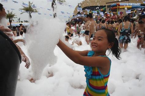 People participate in bubble carnival, E China