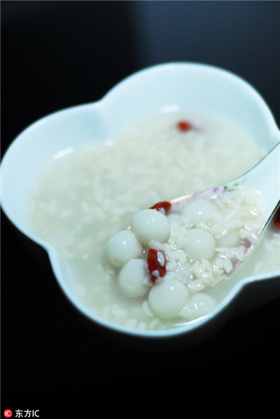 10 round foods for Mid-Autumn Festival family reunion dinner