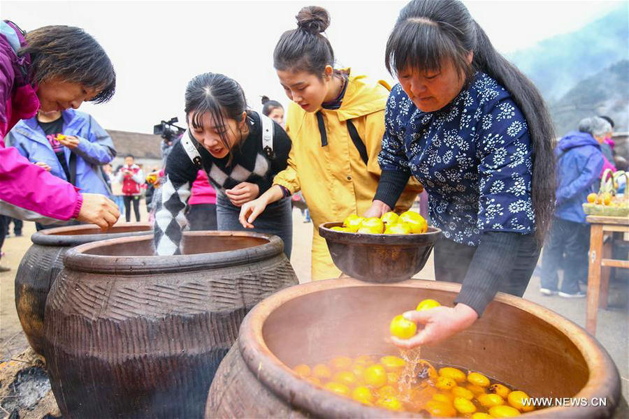 Persimmon cultural festival held in E China