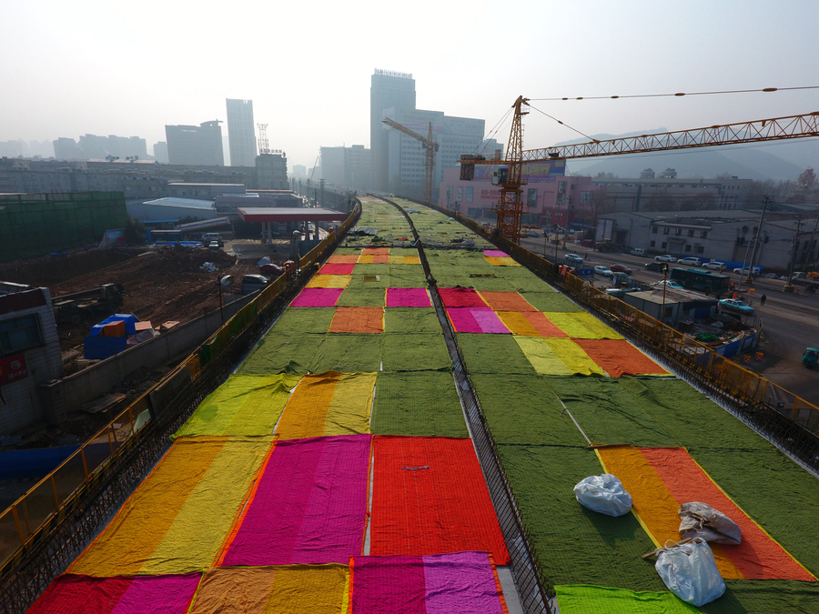 100 colorful quilts form 'rainbow road' in Jinan