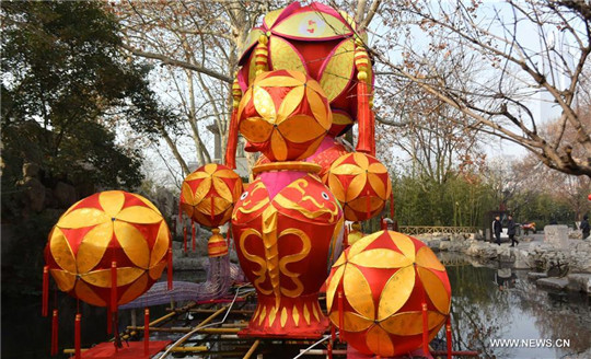 Lanterns installed for 2017 Baotu Spring Lantern Festival in Jinan