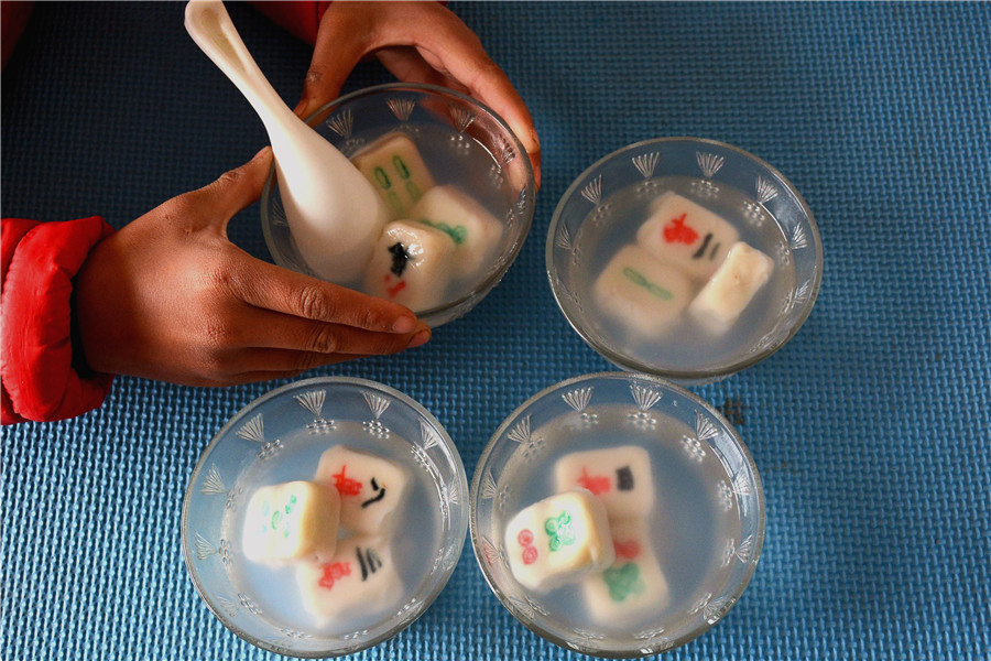 <EM>Tangyuan</EM> and mahjong: Wrapping fun in food