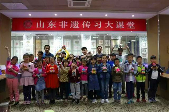 Shandong intangible cultural heritage classroom: color your own clay sculptures