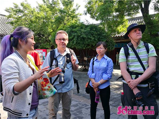 German photographers beguiled by quaint Qufu