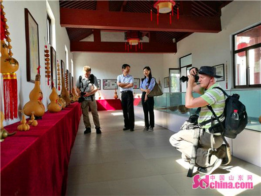 German photographers beguiled by quaint Qufu