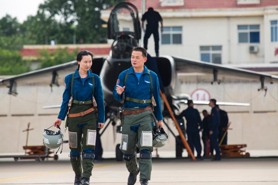 Female pilots fly JH-7 fighter bombers